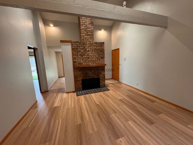 Building Photo - 2930 Tulip St