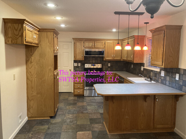 Kitchen - 417 Jeb St