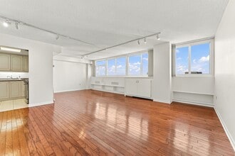 Building Photo - 500 Laurier Ave W