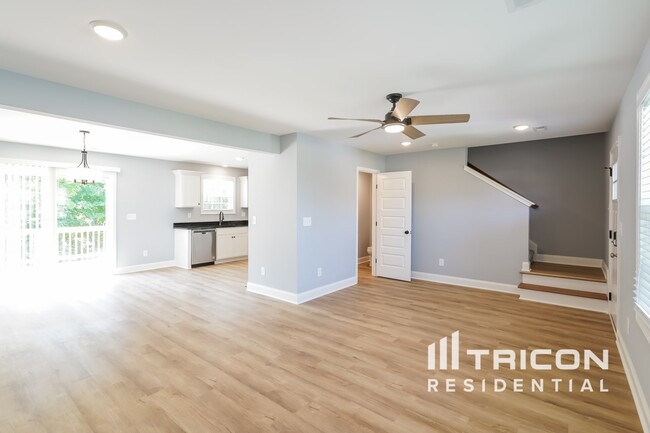 Building Photo - 399 Green Hills Dr