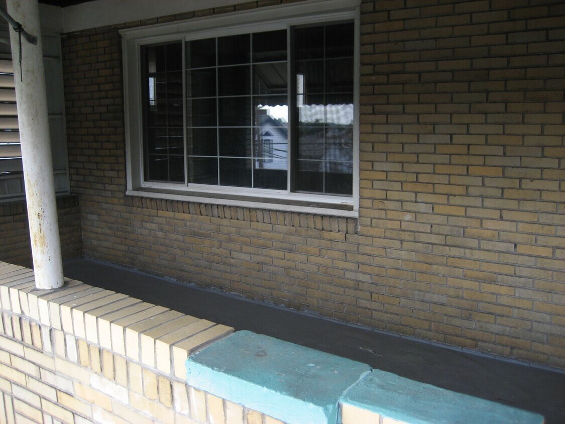 Foto principal - 3 Bedroom Home in Beechview - 1.5 Bath.