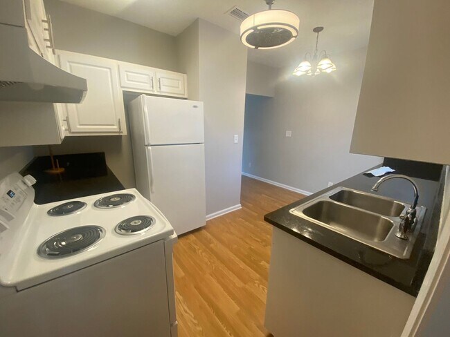 Foto del edificio - Charming 2Bed/1Ba Duplex w/Unmatched Massalina Bayou Views – Steps from Downtown Panama City's Vi...