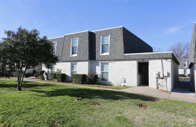 Building Photo - Texas Apartments, Inc