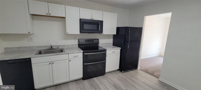 Foto del edificio - 4906 Savoy Pl