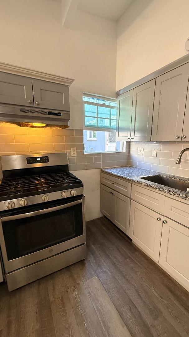 Foto del edificio - 1030 E Concourse St