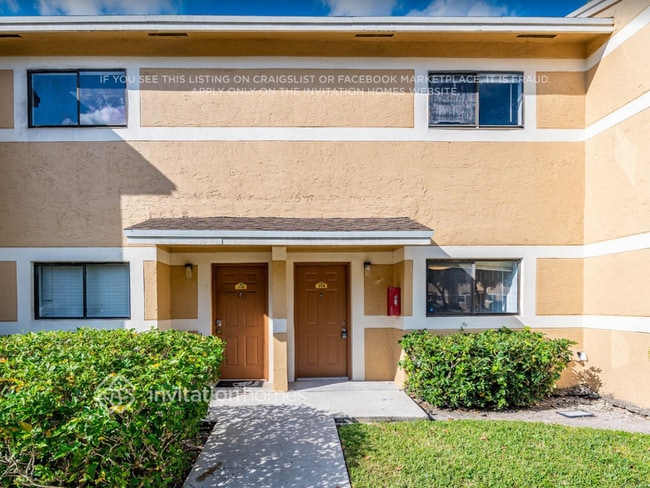 Building Photo - 9489 Palm Cir N