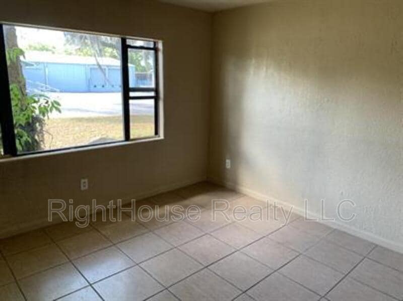 Primary Photo - 1220 Morin St