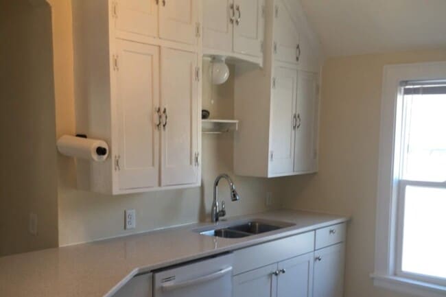 Kitchen - 279 W Forbes Ave