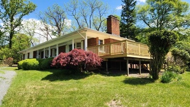 Building Photo - 39080 Foxhill Rd