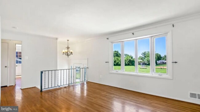 Foto del edificio - 4223 Lees Corner Rd