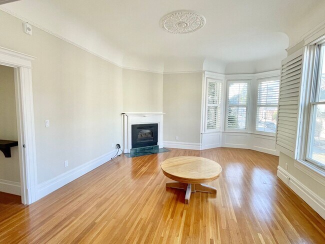Foto del edificio - Spacious, Prime Presidio Heights Condo, Pa...