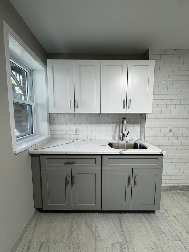 Building Photo - 45 Cowles St