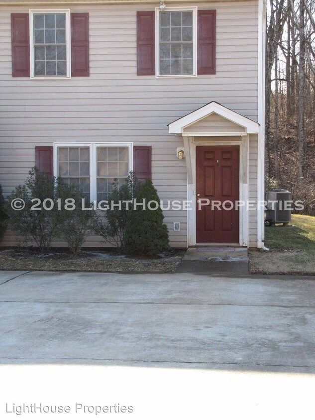 Primary Photo - 131 Primrose Ln