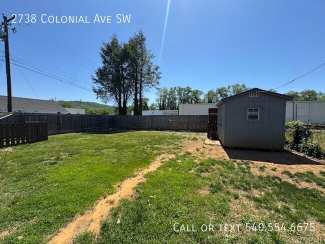 Foto del edificio - 2738 Colonial Ave SW