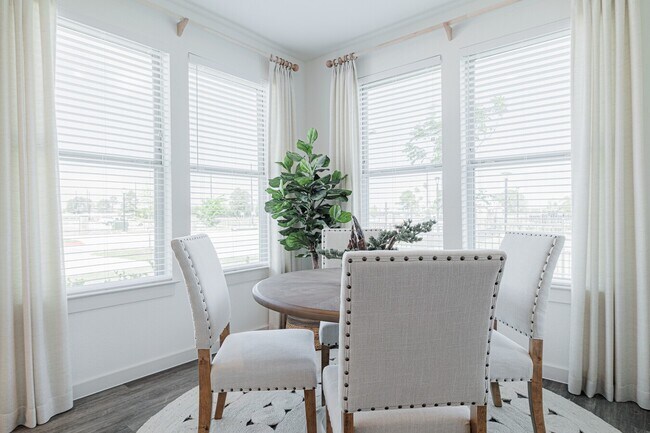 Foto del edificio - Live Rent-Free for 8 Weeks + Pocket a $500 GC!