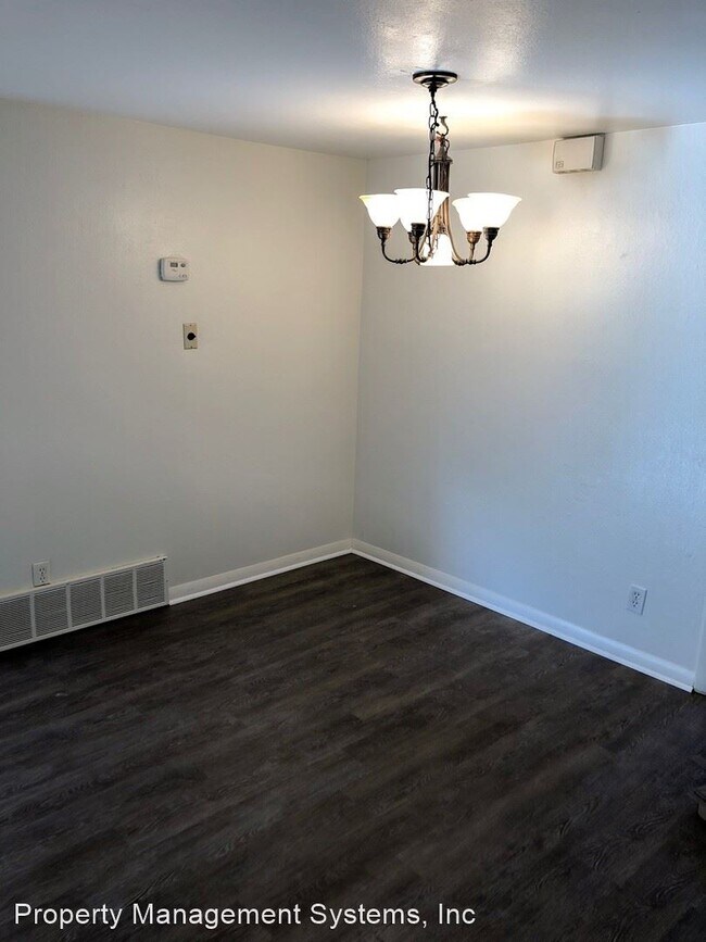 Building Photo - 402 3335 S