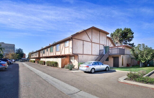 Building Photo - 465 4th Ave