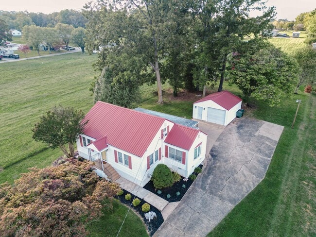 Building Photo - 1806 W Main St