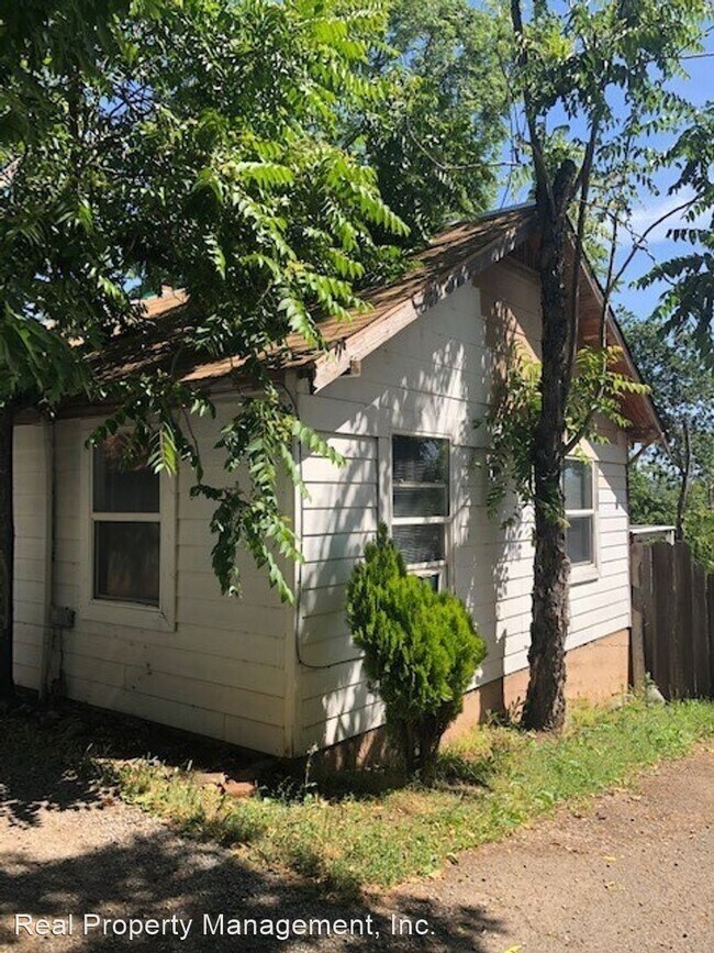 Building Photo - 2105-2117 Pine St