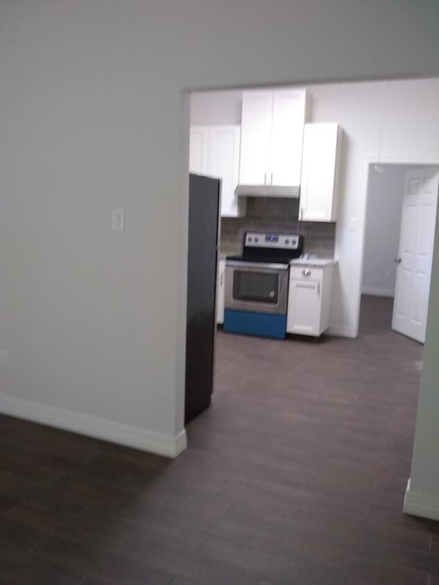 Primary Photo - 2322 Chapman St