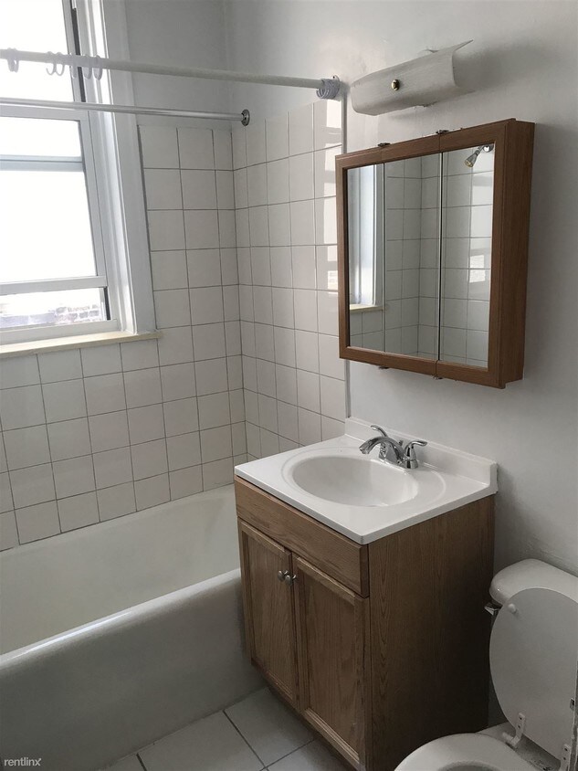 Foto principal - 4945 N Whipple St
