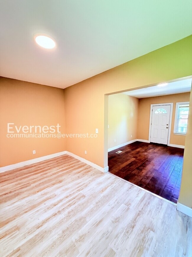 Foto del edificio - 2488 Woodmere St