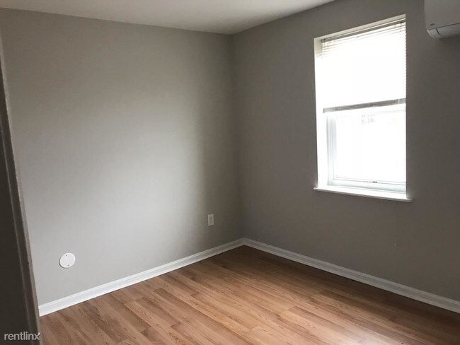 Building Photo - 2 br, 1 bath Apartment - 40 S Ellwood Ave