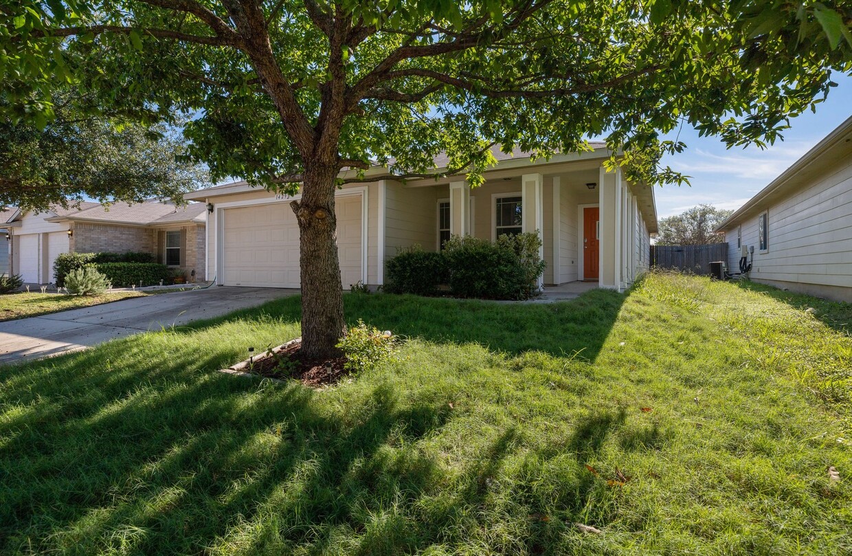 Primary Photo - Updated 4/BR 2/BA Home Minutes from Downtown!