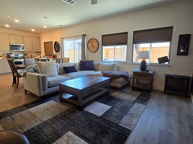 Foto del edificio - Newer 2 story home in Stonebrook Village- ...