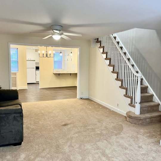 Foto del edificio - 135 N Carol Blvd