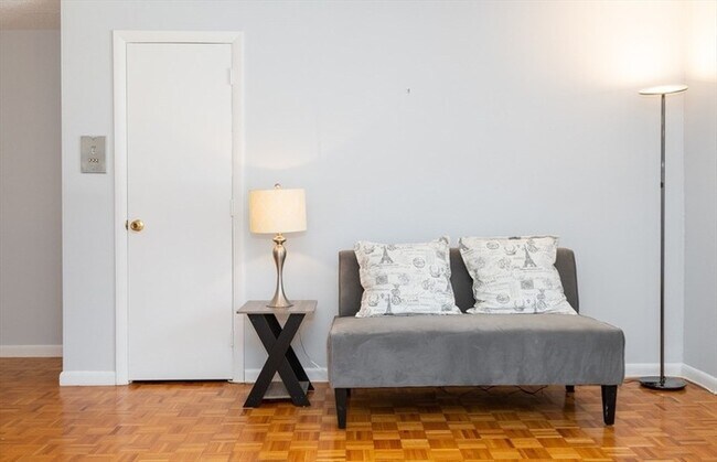 Foto del edificio - Spacious 1BR Condo with Pool Views & Community Amenities at Park Terrace