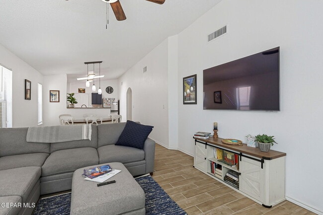 Building Photo - 11853 Auburn Sands Dr