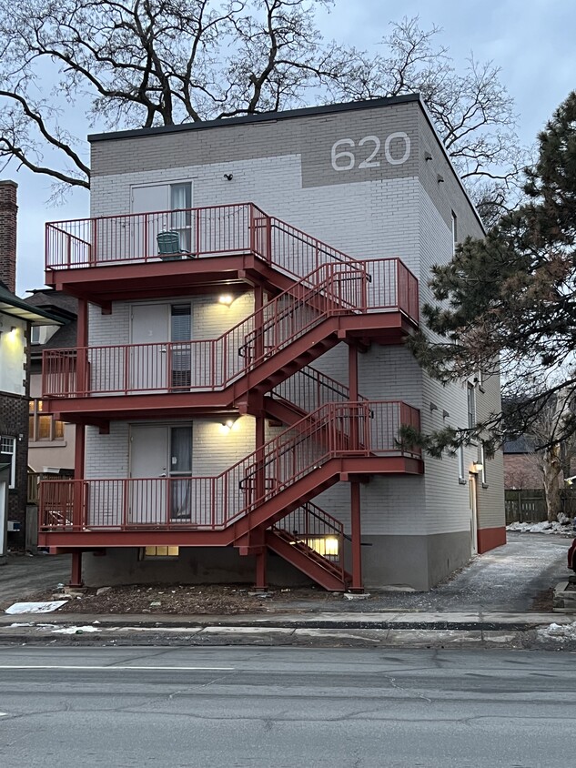 Primary Photo - 620 King St E