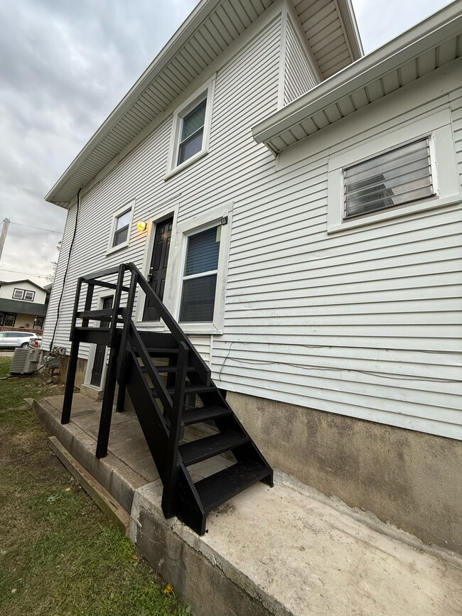 Building Photo - 433 Kolping Ave