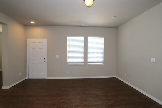 Foto del edificio - Beautiful 3-Bedroom Townhouse for Rent in Wolf Ranch