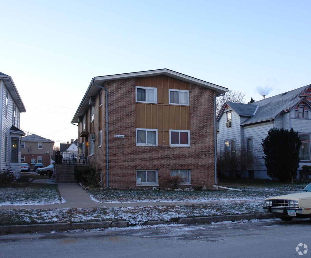 Primary Photo - 809 1st Ave