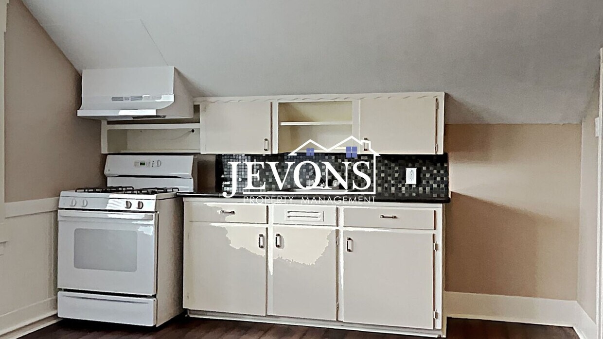 Primary Photo - Well-kept ground-floor apartment near Aubu...