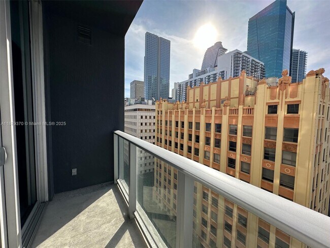 Foto del edificio - 151 SE 1st St