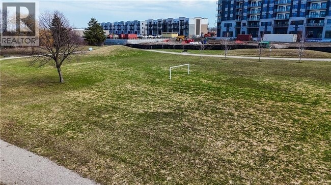 Building Photo - 25 Palace St