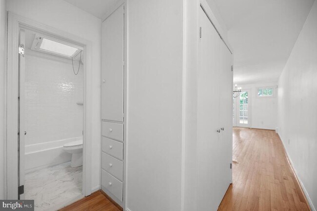 Foto del edificio - 2512 East Pl NW