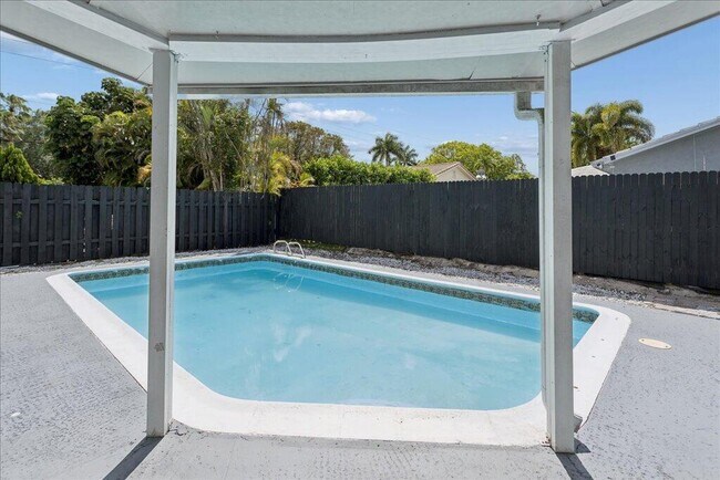 Foto del edificio - 2324 NW 98th Terrace