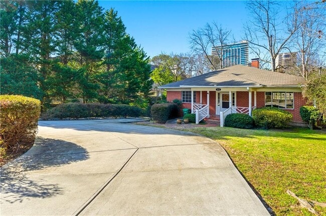 Foto del edificio - 1032 Standard Dr NE