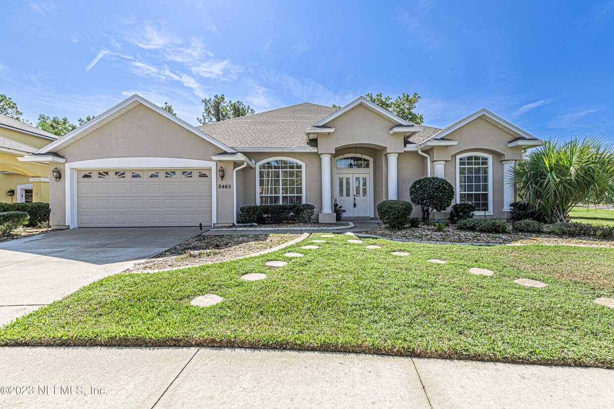 Foto principal - 2465 Pinehurst Ln