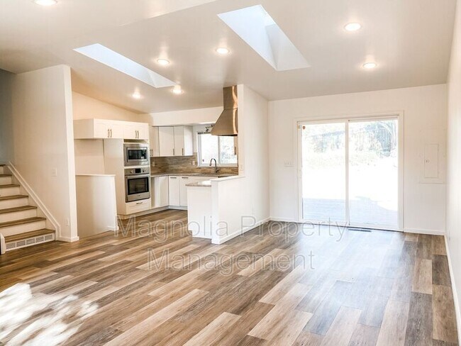 Foto del edificio - 1724 Robidoux Cir