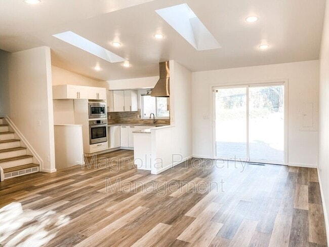 Photo - 1724 Robidoux Cir House