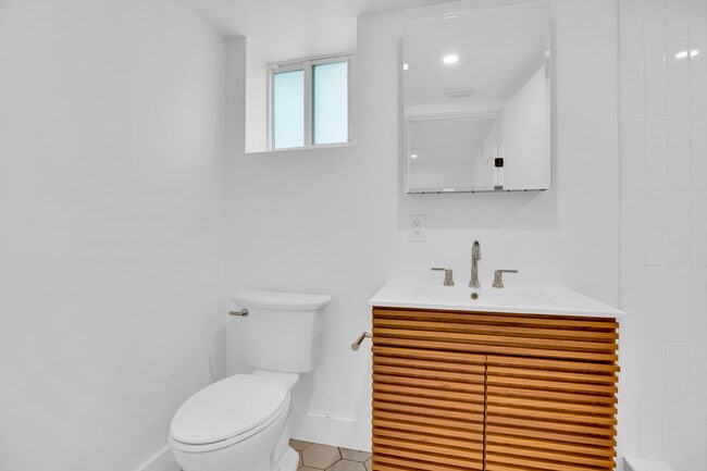 Building Photo - The Shoreline at 19th - Steps from the beach