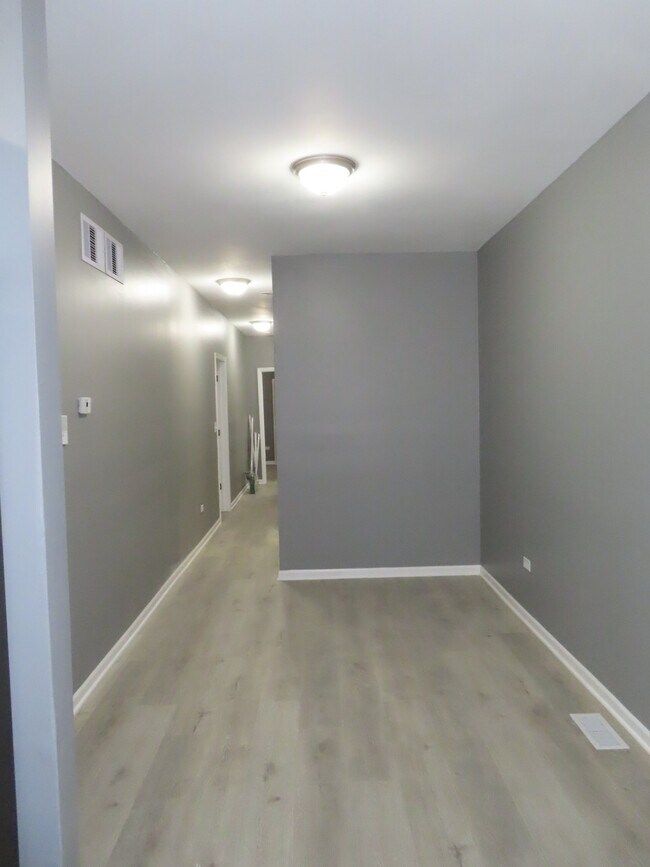 Foto del edificio - 951 W 51st St