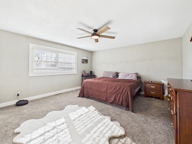 Foto del edificio - 201 Bluebird Ln