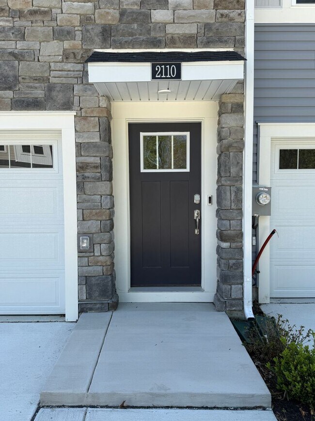 Foto del edificio - New Townhome Near Route 50 & Downtown Cambridge- RENT SPECIAL Free 2nd Months Rent