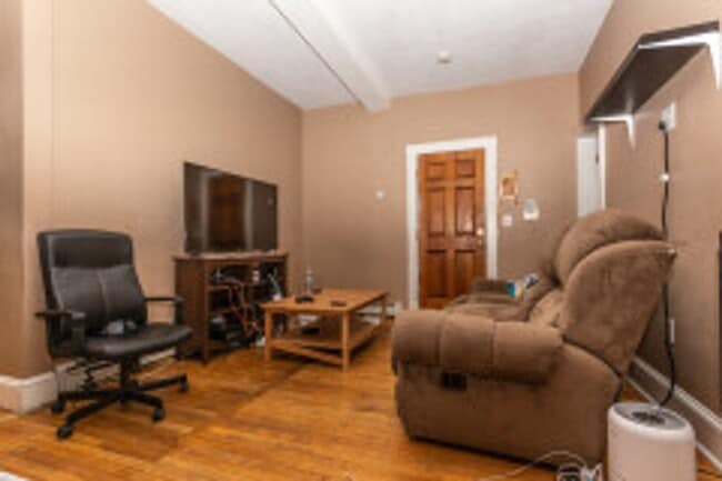Building Photo - AWESOME 4 BED IN ALLSTON